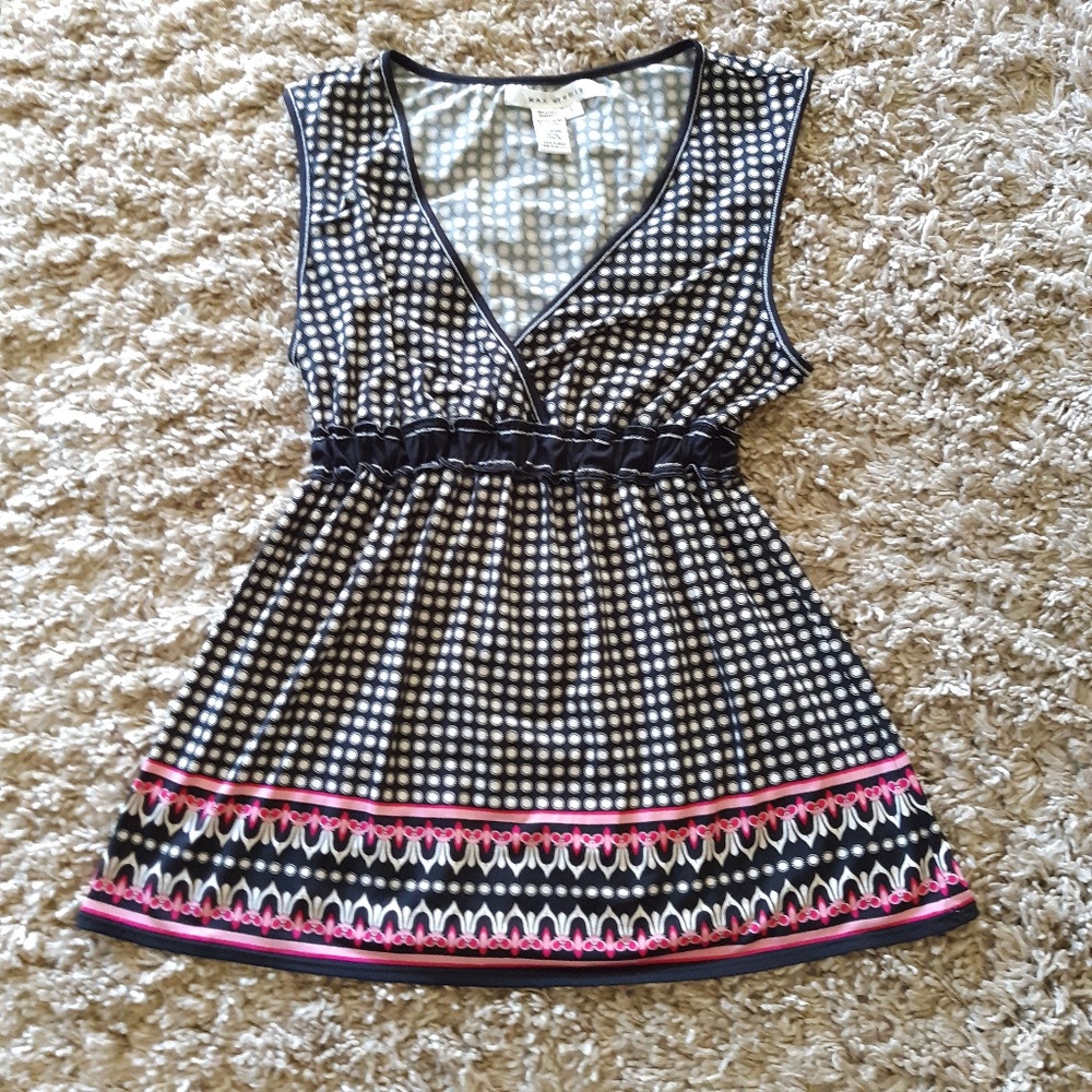 Adorable Max Studio sleeveless top